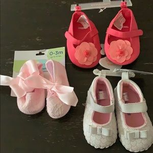 Bundle of infant shoes